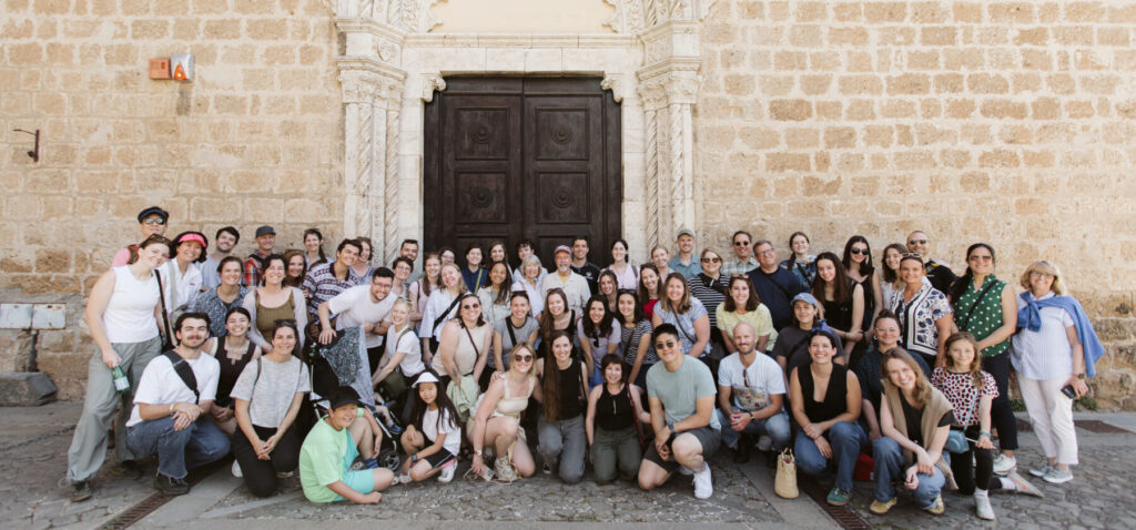 Alumni, staff and visitors of the Gordon in Orvieto 25th Anniversary celebration.